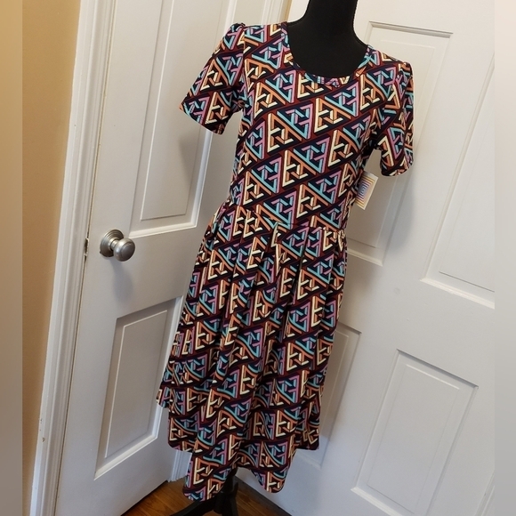 NWT LulaRoe Amelia Geometric Print Dress Size Large, Colorful, Comfy, Stretch - Picture 1 of 12